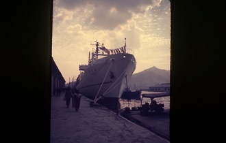 정박중인 한바다호(한국해양대학교, 1980년대) 사진 섬네일